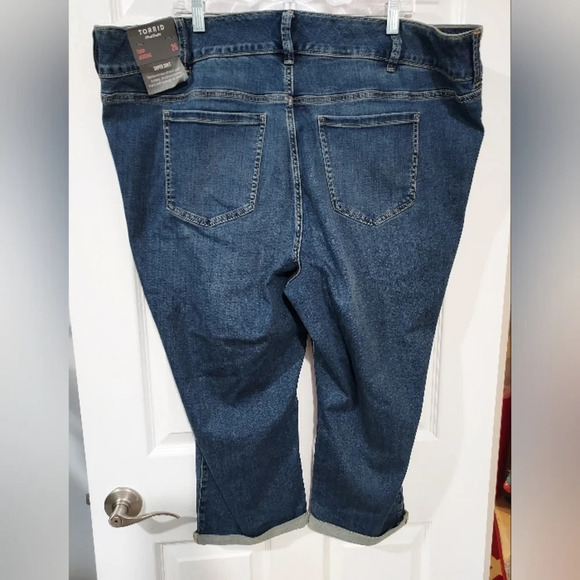 NWOT Torrid Medium/Dark Wash Crop Jegging Super Soft in Size 26 - Picture 6 of 13